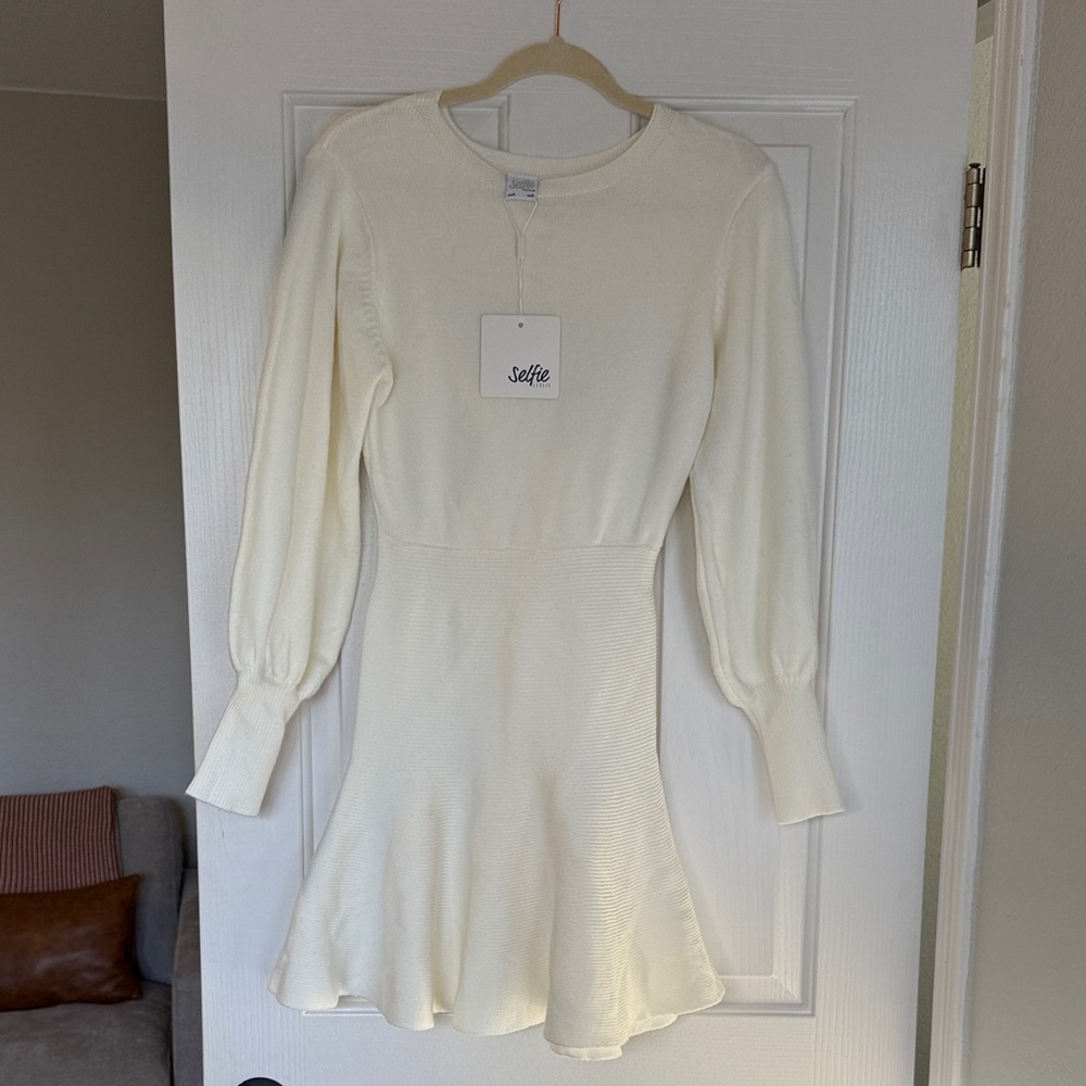 Selfie Leslie Montmarte Lantern Sleeve Fluted Hem Dress in White